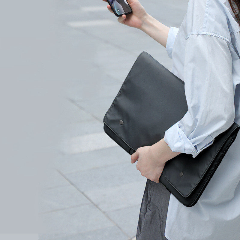 Funda Protectora para Laptop en Blanco y Negro – Estilo y Seguridad