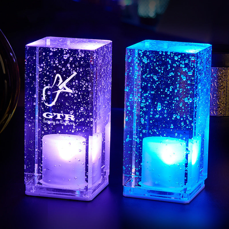 Lámpara LED Recargable  Iluminación Elegante creando Espacios Modernos