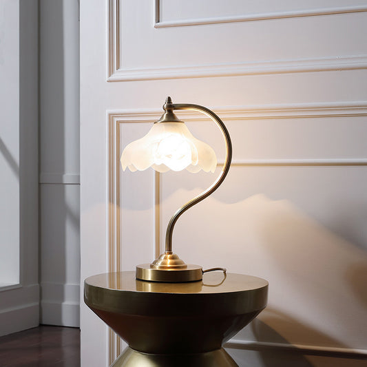Lámpara de Mesa para Dormitorio – Iluminación Cálida y Elegante