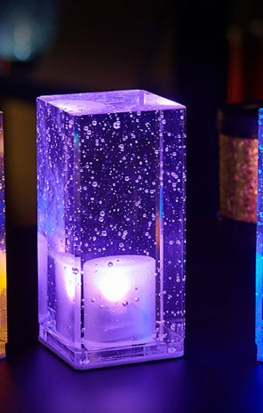 Lámpara LED Recargable  Iluminación Elegante creando Espacios Modernos